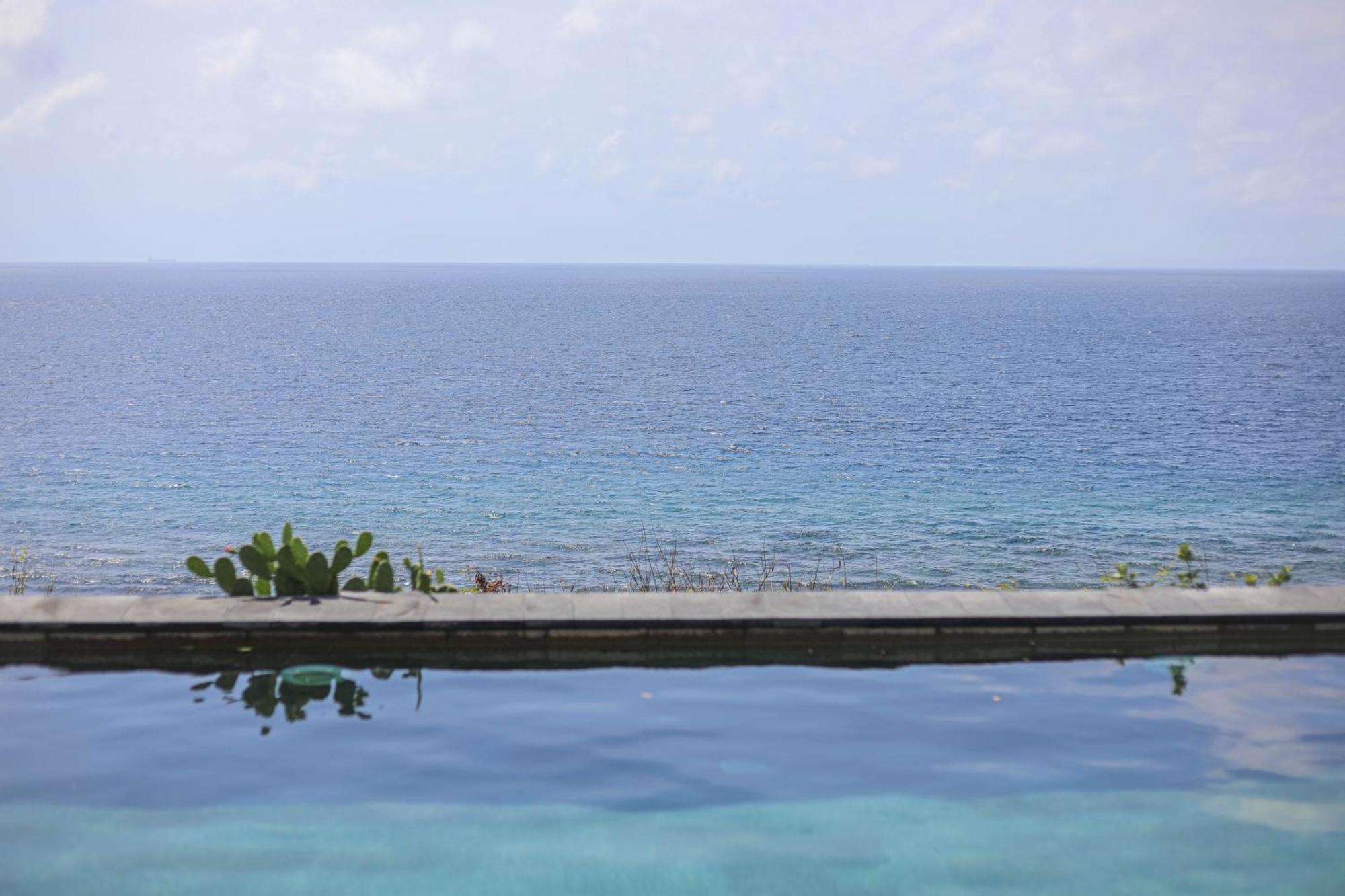 Manta Cottages With Sea View Batununggul Екстер'єр фото