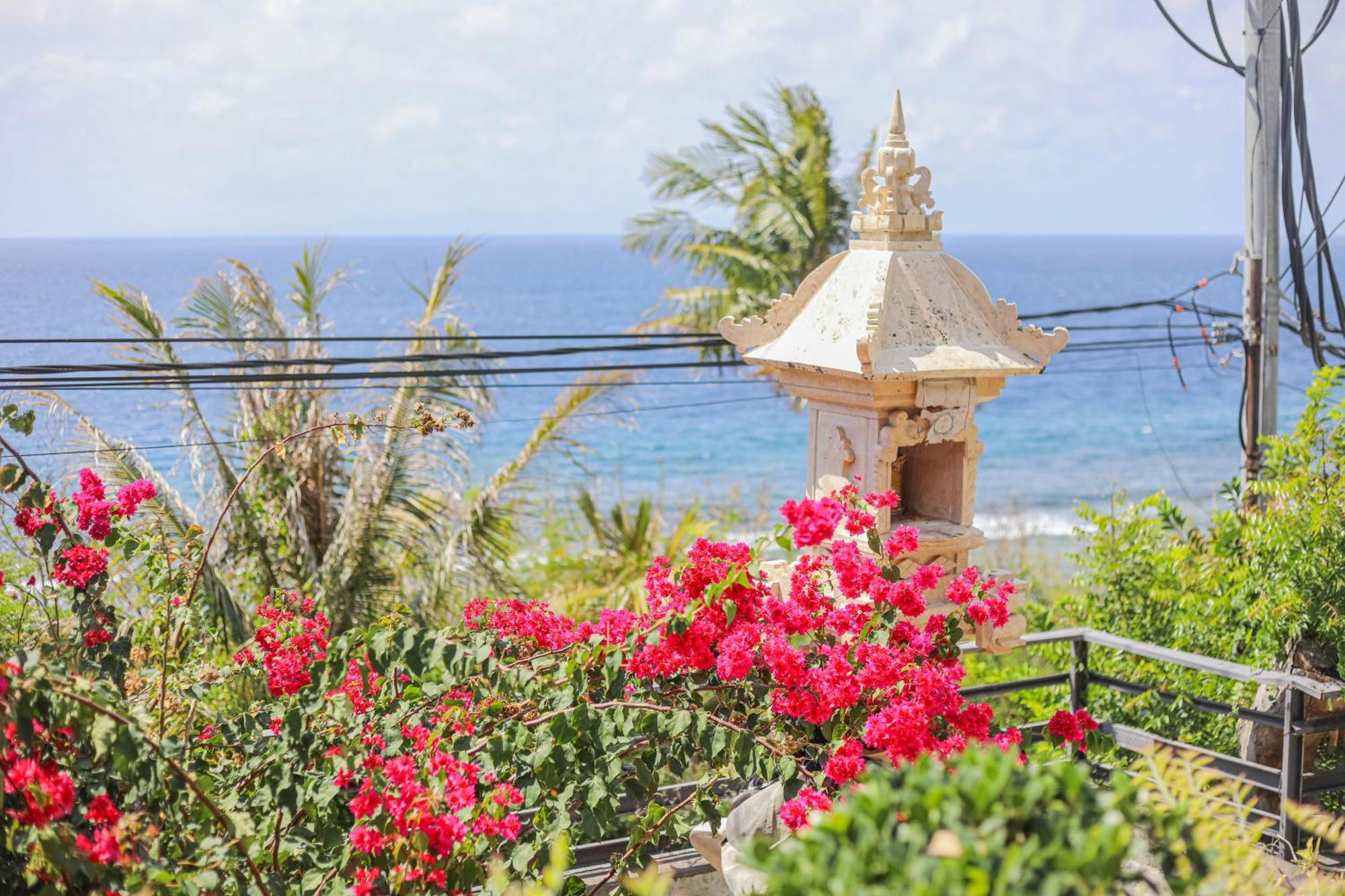 Manta Cottages With Sea View Batununggul Екстер'єр фото