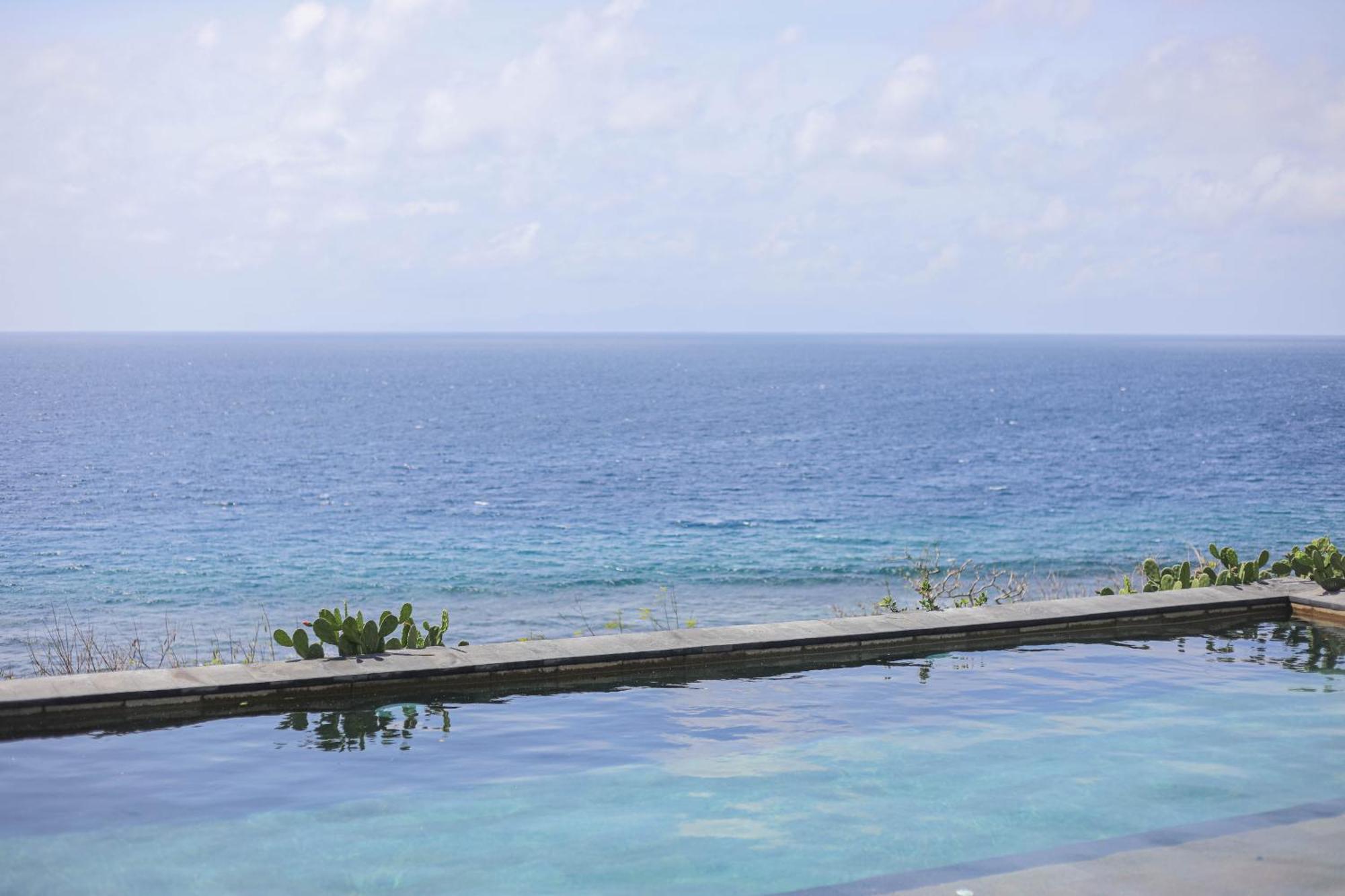 Manta Cottages With Sea View Batununggul Екстер'єр фото