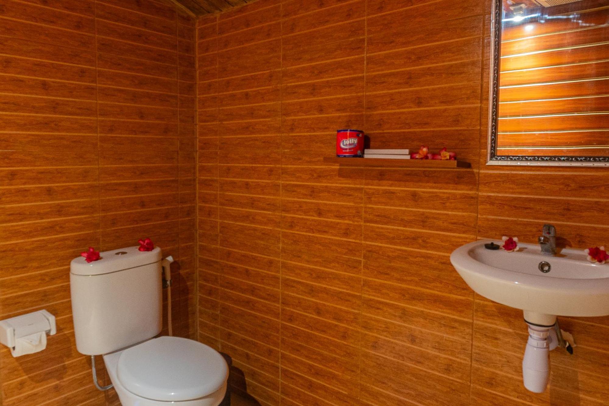 Manta Cottages With Sea View Batununggul Екстер'єр фото