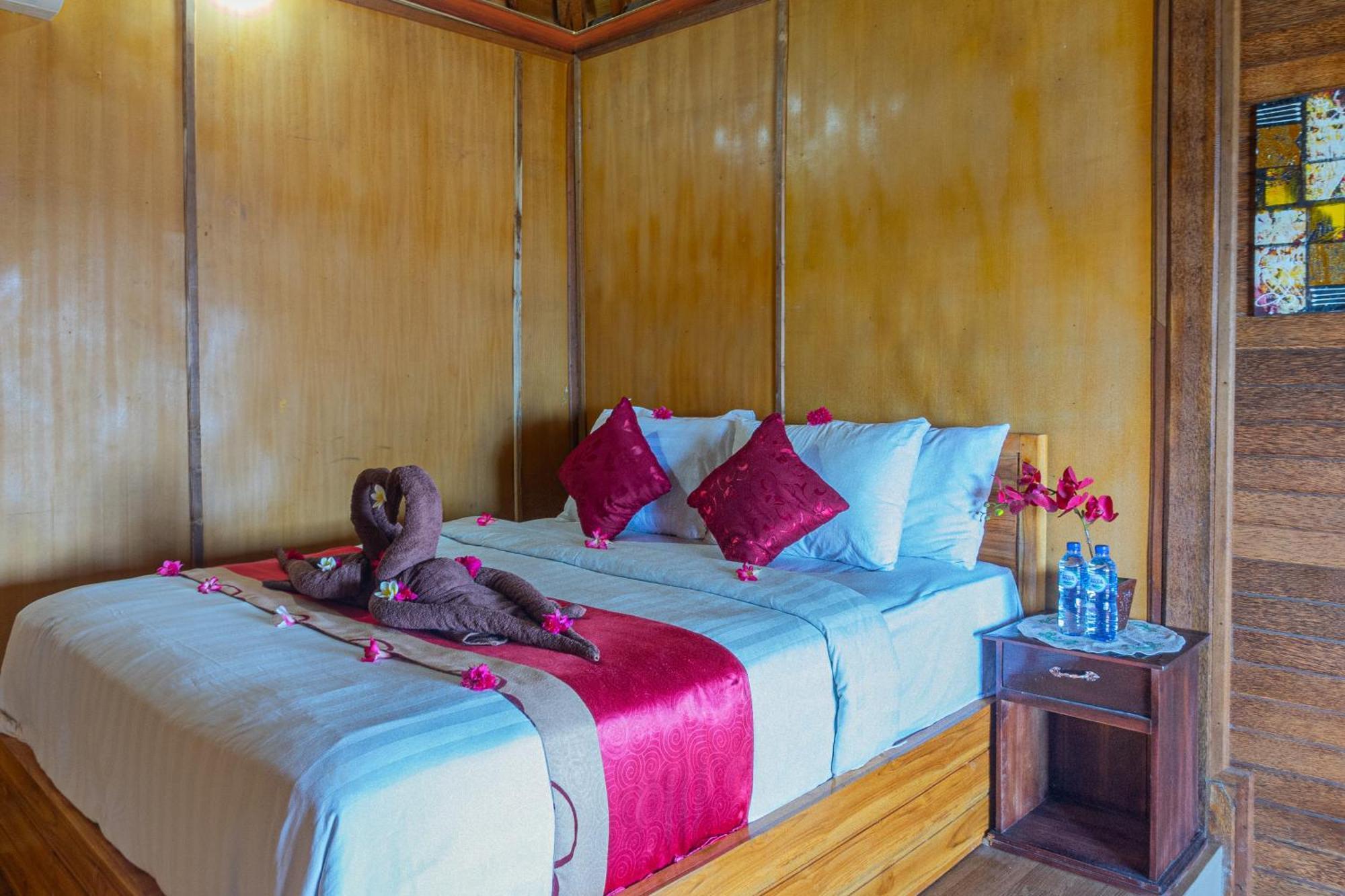 Manta Cottages With Sea View Batununggul Екстер'єр фото